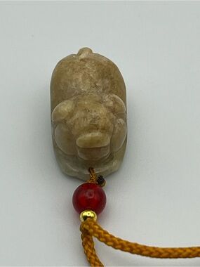 Low Quality Natural Jade Pig Carving Adjustable Necklace